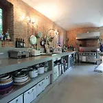 Villa Poggio Zucchino, Pool And Wellness, Piacenza