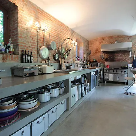 Villa Poggio Zucchino, Pool And Wellness, Piacenza