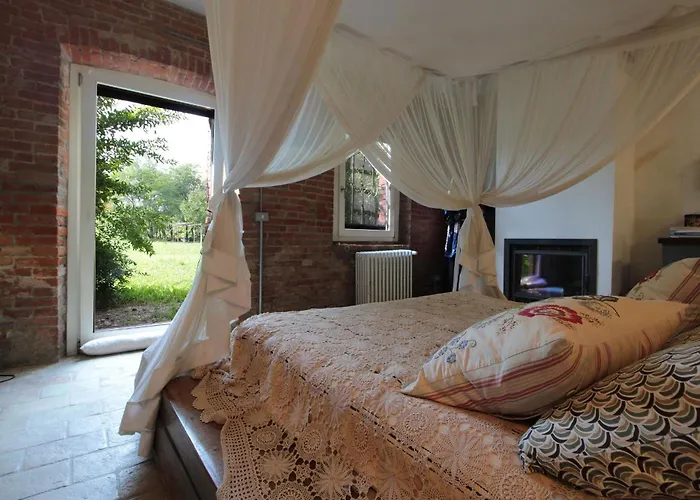 Poggio Zucchino, Pool And Wellness, Piacenza Villa