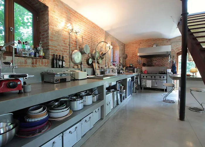 וילה Poggio Zucchino, Pool And Wellness, Piacenza