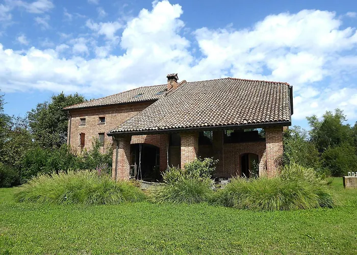 וילה Poggio Zucchino, Pool And Wellness, Piacenza