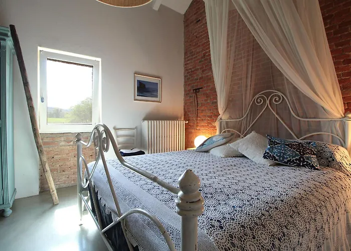 Poggio Zucchino, Pool And Wellness, Piacenza Villa